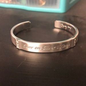 LAST CHANCE!! Soar on silver wings bracelet